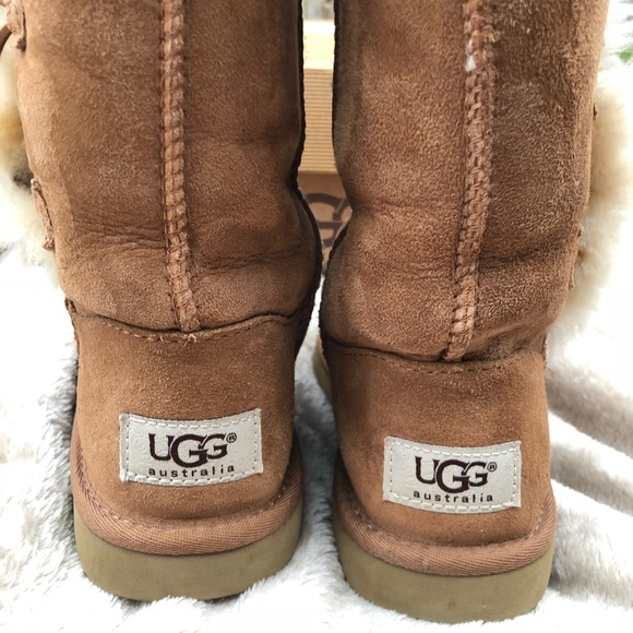 UGGs Bailey Button Triplet. Girls Size 1. - Picture 6 of 8